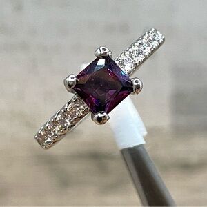 Beautiful Elegant Dainty Princess Cut Purple Amethyst CZ Silver Plated Ring
